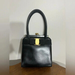 Vintage Salvatore Ferragamo Vala Small Black Leather‎ purse